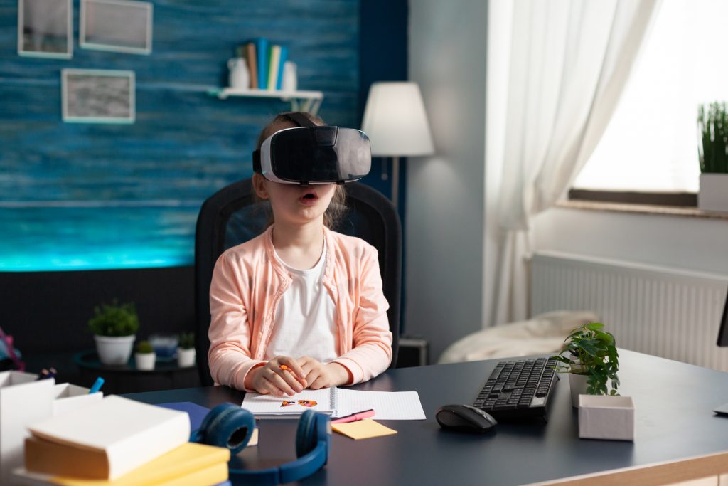A student learning wearing VR at home.