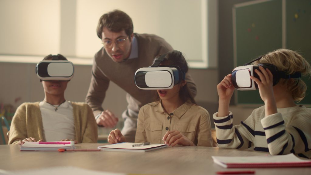 A teacher teaching students with AR and VR in  classrooms.
